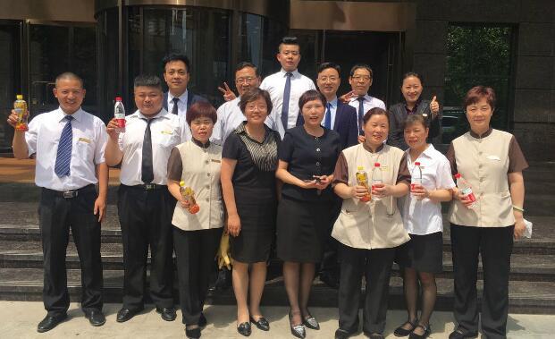 酷暑送清凉，关爱润人心