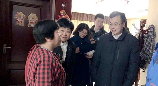莲湖区代区长吴保军一行检查指导蔚蓝观园小区供暖工作