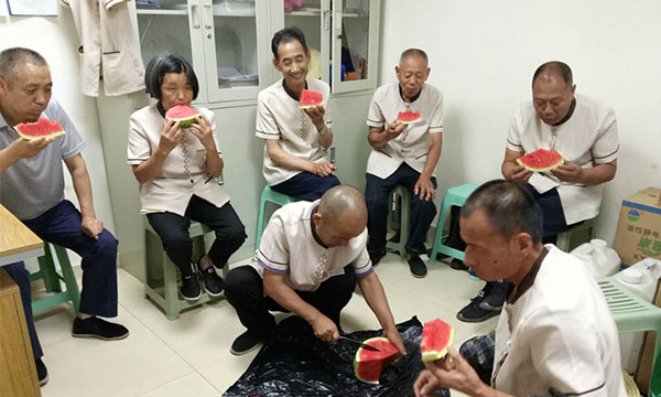 丝丝清凉送一线，款款真情嘱安全