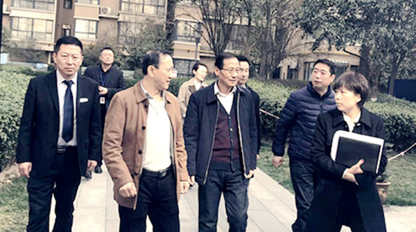 秦华进社区 暖心服务在天朗