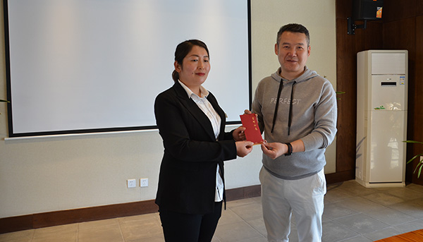 天朗文商旅公司运营服务部保洁团队获部门季度奖