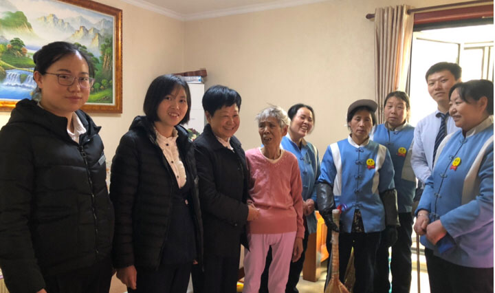 学雷锋 关爱孤寡老人