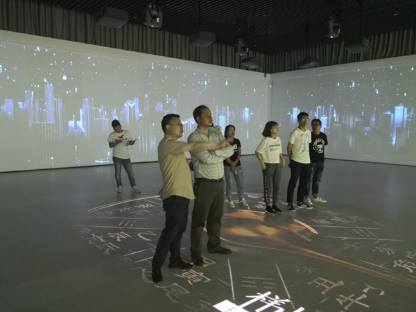 西安财经大学统计学院党委书记姚波一行参观长安大学城梦想小镇