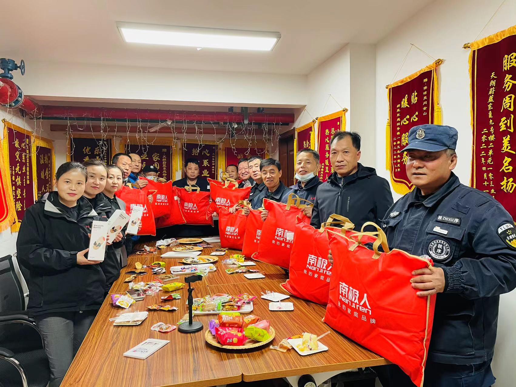 春暖三月，“花”生美好——天朗物业一季度员工生日会